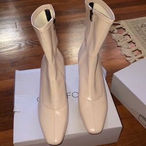 NWOT Oak + Fort ivory ankle boots